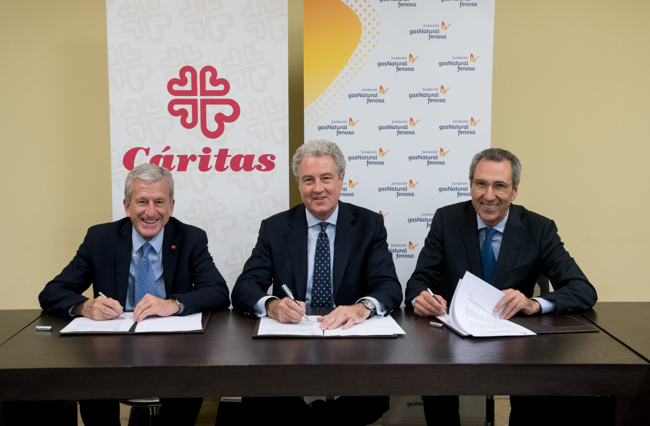 The President of Cáritas, Manuel Bretón, the General Manager of Communication and Institutional Relations of GAS NATURAL FENOSA, Jordi Garcia Tabernero, and the General Manager of the Gas Natural Fenosa Foundation, Martí Solà.